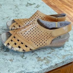 EARTH women's leather sandals size 7